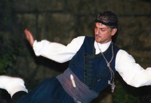 «Από τον χορευτή στον πρωτοχορευτή»: Ένα ξεχωριστό σεμινάριο κρητικού χορού στη Νεάπολη