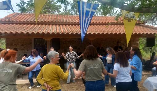 &Eta; &gamma;&iota;&omicron;&rho;&tau;ή &tau;&omicron;&upsilon; &Mu;ά&eta;-&Nu;&iota;&kappa;ό&lambda;&alpha; &sigma;&epsilon; &Kappa;&alpha;&rho;&alpha;&beta;ά &kappa;&alpha;&iota; &Lambda;&omicron;&gamma;&gamma;ά&sigma;&tau;&rho;&alpha;