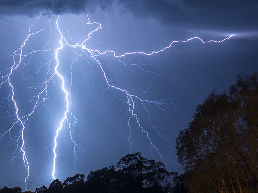 Αγριεύει ο καιρός με ισχυρές βροχές και καταιγίδες