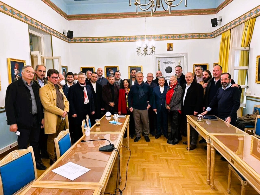 &laquo;&Alpha;&mu;&epsilon;&tau;&alpha;&kappa;ί&nu;&eta;&tau;&eta;&raquo; &eta; &lambda;&alpha;&kappa;&omega;&nu;&iota;&kappa;ή &tau;&rho;&iota;ά&delta;&alpha; &sigma;&tau;&eta; &nu;έ&alpha; &delta;&omicron;&mu;ή &tau;&eta;&sigmaf; &Pi;&epsilon;&rho;&iota;&phi;έ&rho;&epsilon;&iota;&alpha;&sigmaf; &Pi;&epsilon;&lambda;&omicron;&pi;&omicron;&nu;&nu;ή&sigma;&omicron;&upsilon;