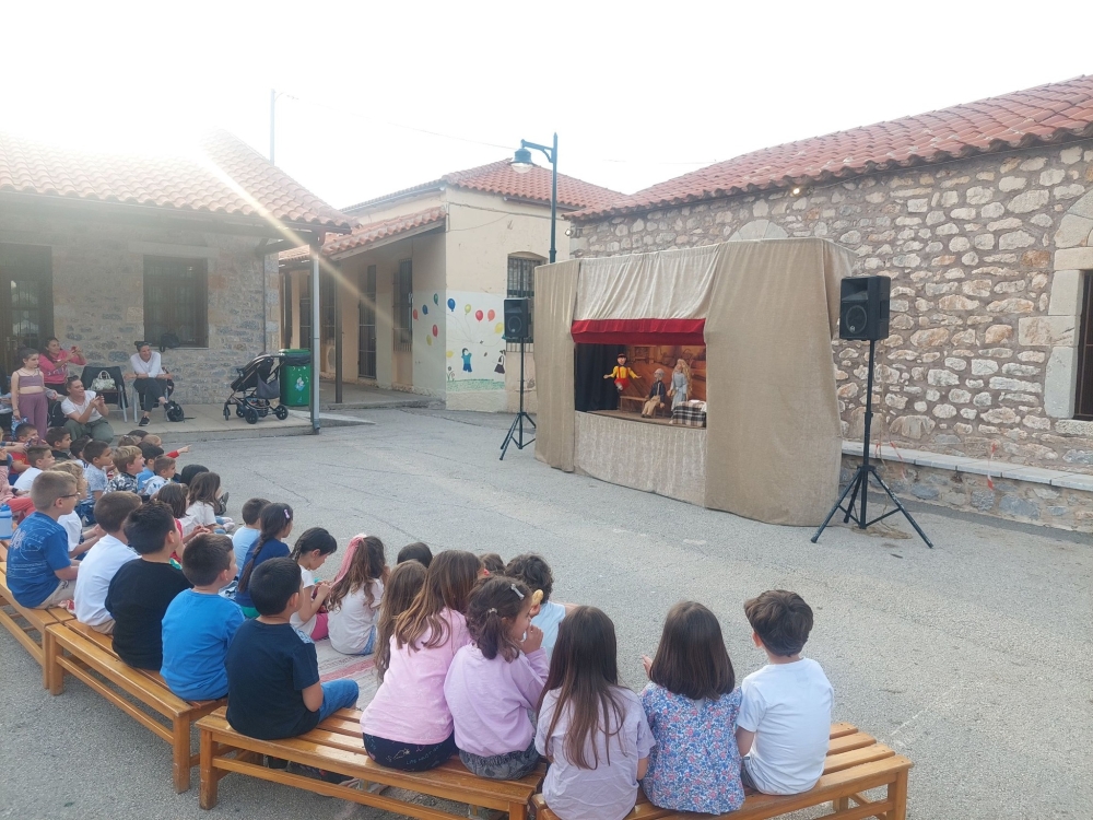 &Omicron;&iota; &mu;&alpha;&rho;&iota;&omicron;&nu;έ&tau;&epsilon;&sigmaf; έ&kappa;&alpha;&nu;&alpha;&nu; &sigma;&tau;ά&sigma;&eta; &sigma;&tau;&omicron; &sigma;&chi;&omicron;&lambda;&epsilon;ί&omicron; &tau;&omicron;&upsilon; &Pi;ύ&rho;&gamma;&omicron;&upsilon; &Delta;&iota;&rho;&omicron;ύ