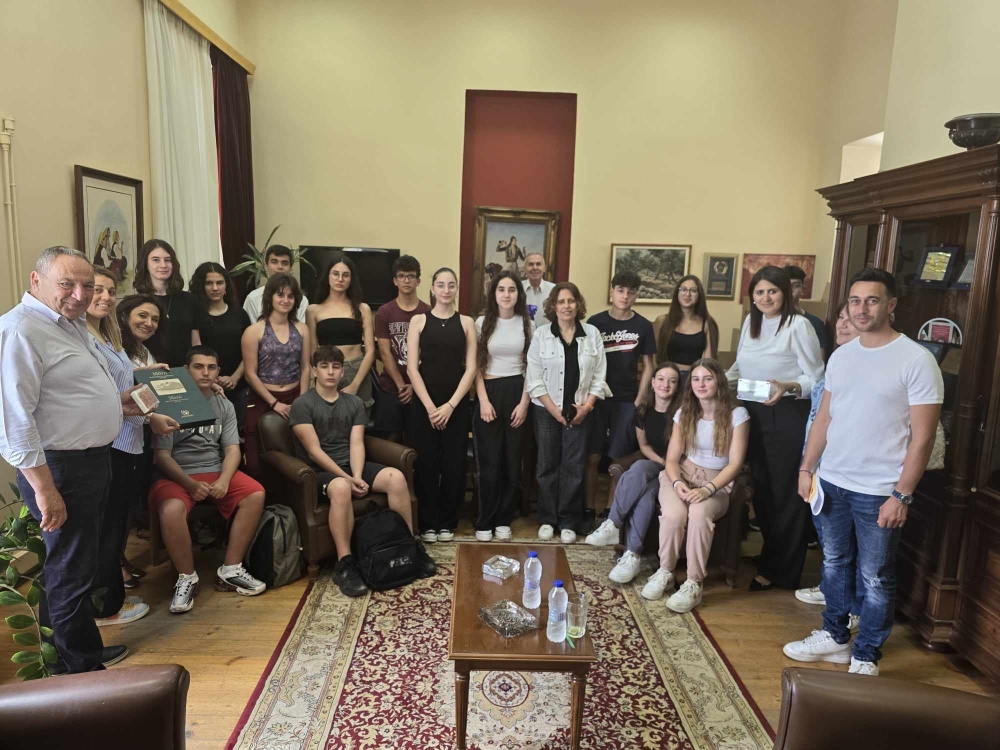 &Sigma;&epsilon; &Iota;&tau;&alpha;&lambda;ί&alpha; &kappa;&alpha;&iota; &Kappa;&rho;&omicron;&alpha;&tau;ί&alpha; &gamma;&iota;&alpha; &delta;&rho;ά&sigma;&epsilon;&iota;&sigmaf; &laquo;Erasmus&raquo; &mu;&alpha;&theta;&eta;&tau;έ&sigmaf; &tau;&omicron;&upsilon; 1&omicron;&upsilon; &Gamma;&upsilon;&mu;&nu;&alpha;&sigma;ί&omicron;&upsilon; &Gamma;&upsilon;&theta;&epsilon;ί&omicron;&upsilon;