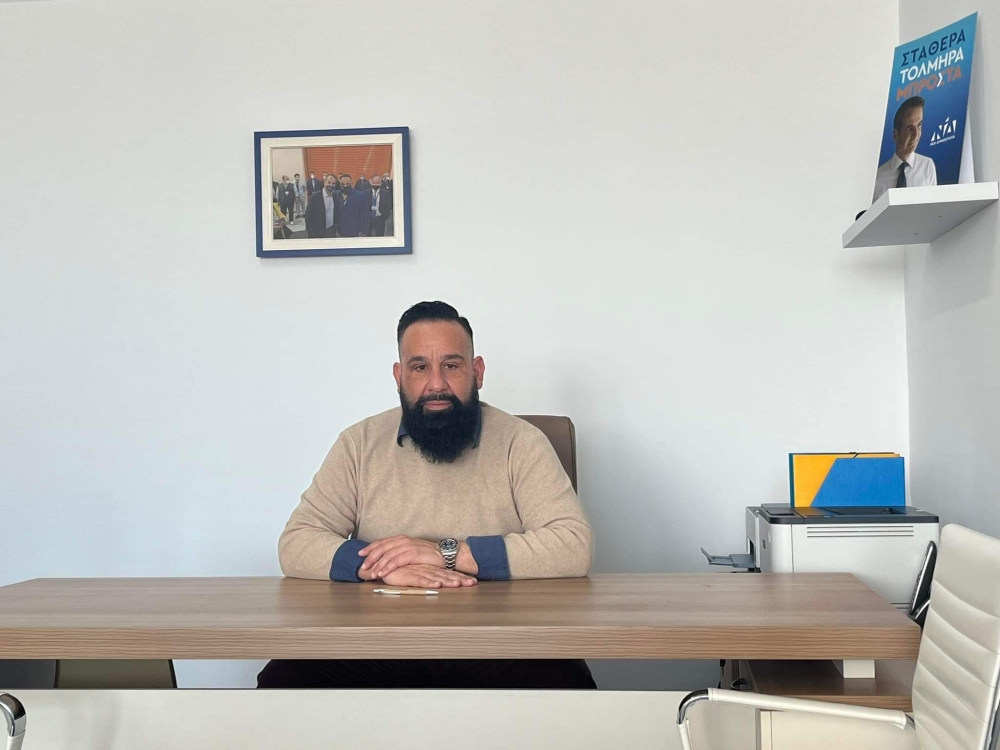 &Delta;&Eta;&Mu;&Tau;&Omicron; &Nu;&Delta; &Kappa;&upsilon;&theta;ή&rho;&omega;&nu;: &Mu;&iota;&alpha; &phi;&omega;&tau;&epsilon;&iota;&nu;ή &epsilon;&xi;&alpha;ί&rho;&epsilon;&sigma;&eta; &sigma;&tau;&omicron;&nu; &kappa;&omicron;&mu;&mu;&alpha;&tau;&iota;&kappa;ό &chi;ά&rho;&tau;&eta;