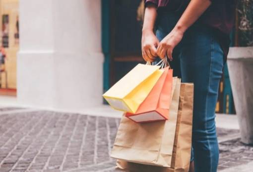 Χειμερινό ωράριο καταστημάτων: Σε ισχύ από τη Δευτέρα 27 Οκτωβρίου