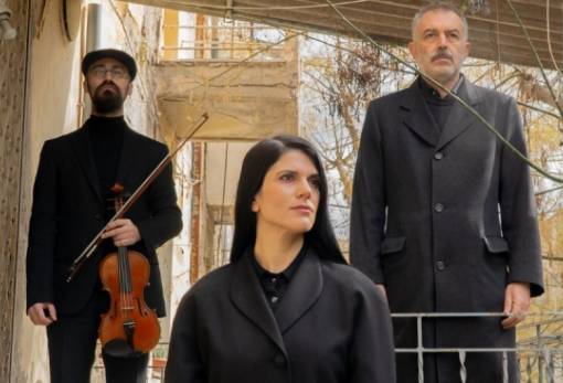 «Σώμα Μήδεια»: Ο Γιάννης Ισμυρνιόγλου ανοίγει το εσωτερικό τοπίο του έργου