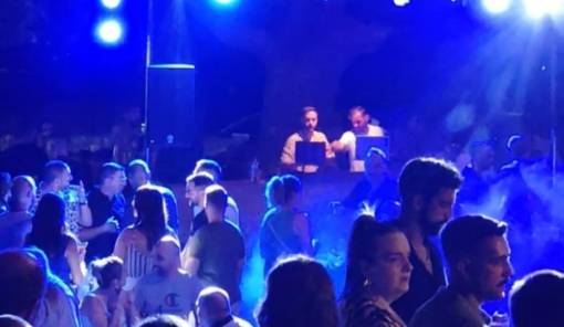 Katagiannis Summer Party: &Tau;&omicron; &mu;&epsilon;&gamma;&alpha;&lambda;ύ&tau;&epsilon;&rho;&omicron; &pi;ά&rho;&tau;&iota; &tau;&eta;&sigmaf; &Lambda;&alpha;&kappa;&omega;&nu;ί&alpha;&sigmaf; &sigma;&tau;&alpha; &Kappa;&alpha;&lambda;ύ&beta;&iota;&alpha; &Sigma;&omicron;&chi;ά&sigmaf;