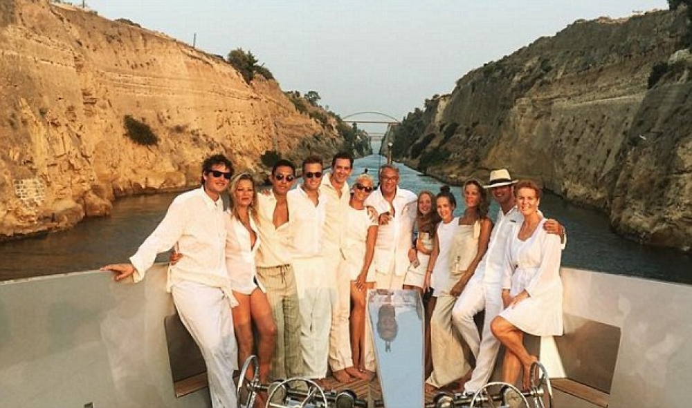 &Sigma;&tau;&omicron;&nu; &Iota;&sigma;&theta;&mu;ό &tau;&eta;&sigmaf; &Kappa;&omicron;&rho;ί&nu;&theta;&omicron;&upsilon; &eta; &Kappa;έ&iota;&tau; &Mu;&omicron;&sigmaf;!