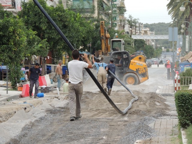 &Sigma;&upsilon;&nu;&epsilon;&chi;ί&zeta;&omicron;&nu;&tau;&alpha;&iota; &tau;&alpha; έ&rho;&gamma;&alpha; &sigma;&tau;&eta;&nu; &Kappa;. &Pi;&alpha;&lambda;&alpha;&iota;&omicron;&lambda;ό&gamma;&omicron;&upsilon;