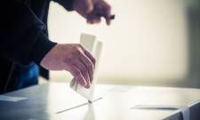 &Epsilon;&kappa;&lambda;&omicron;&gamma;&iota;&kappa;ή &upsilon;&pi;&epsilon;&rho;-&pi;&epsilon;&rho;&iota;&phi;έ&rho;&epsilon;&iota;&alpha; &alpha;&pi;ό &Lambda;&alpha;&kappa;&omega;&nu;ί&alpha; &omega;&sigmaf; &Kappa;έ&rho;&kappa;&upsilon;&rho;&alpha;;