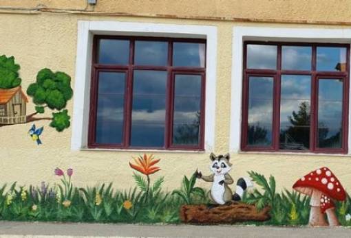 Καλλιτεχνίες «αναγέννησαν» το Δημοτικό Σχολείο Βλαχιώτη