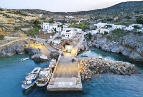 Πλοίο δεν μπόρεσε να «πιάσει» Αντικύθηρα λόγω καιρού