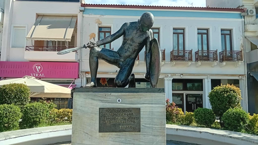 &Tau;&omicron; &delta;&iota;&kappa;ό &sigma;&alpha;&sigmaf; &sigma;&chi;ό&lambda;&iota;&omicron;: &Omicron; &Sigma;&pi;&alpha;&rho;&tau;&iota;ά&tau;&eta;&sigmaf; &sigma;&kappa;&upsilon;&phi;&tau;ό&sigmaf;