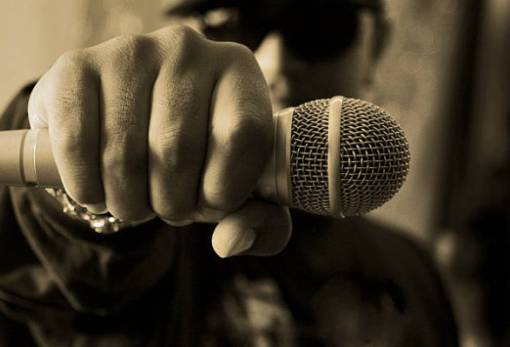 «Μικρόφωνο Ανοιχτό» στην ΠΕΣ: Μια συζήτηση για τη hip hop ως κουλτούρα και καλλιτεχνική έκφραση