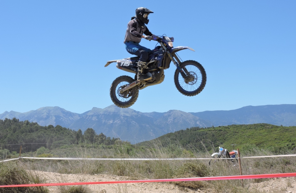 &Alpha;&pi;&omicron;&gamma;&epsilon;&iota;ώ&theta;&eta;&kappa;&epsilon; &tau;&omicron; &theta;έ&alpha;&mu;&alpha; &sigma;&tau;&omicron; &sigma;&upsilon;&nu;&alpha;&rho;&pi;&alpha;&sigma;&tau;&iota;&kappa;ό 16&omicron; Enduro &laquo;&Lambda;&epsilon;&omega;&nu;ί&delta;&alpha;&sigmaf;&raquo; (&Phi;&Omega;&Tau;&Omicron;)