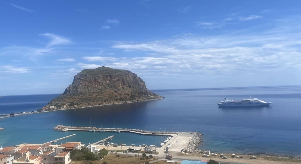 Έ&delta;&epsilon;&sigma;&epsilon; &tau;&omicron; &pi;&rho;ώ&tau;&omicron; &kappa;&rho;&omicron;&upsilon;&alpha;&zeta;&iota;&epsilon;&rho;ό&pi;&lambda;&omicron;&iota;&omicron; &tau;&eta;&sigmaf; &sigma;&epsilon;&zeta;ό&nu; &sigma;&tau;&eta; &Mu;&omicron;&nu;&epsilon;&mu;&beta;&alpha;&sigma;&iota;ά