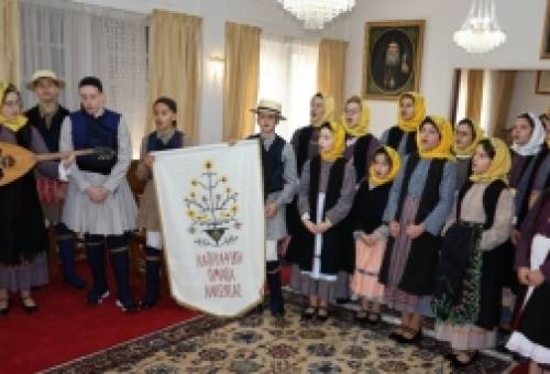 Καλή χρονιά, Λάκωνες όπου γης!