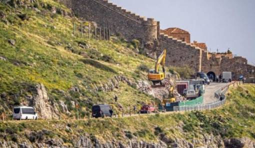 &Alpha;&rho;&chi;&alpha;&iota;&omicron;&lambda;ό&gamma;&omicron;&iota; &gamma;&iota;&alpha; &tau;&epsilon;&lambda;&epsilon;&phi;&epsilon;&rho;ί&kappa; &Mu;&omicron;&nu;&epsilon;&mu;&beta;&alpha;&sigma;ί&alpha;&sigmaf;: &laquo;&Alpha;&pi;&omicron;&delta;&epsilon;ί&chi;&tau;&eta;&kappa;&epsilon; &alpha;&nu;&epsilon;&pi;&alpha;&rho;&kappa;ώ&sigmaf; &sigma;&chi;&epsilon;&delta;&iota;&alpha;&sigma;&mu;έ&nu;&omicron; &kappa;&alpha;&iota; &kappa;&alpha;&nu;&epsilon;ί&sigmaf; &delta;&epsilon;&nu; &xi;έ&rho;&epsilon;&iota; &tau;&eta;&nu; &tau;ύ&chi;&eta; &tau;&omicron;&upsilon;&raquo;