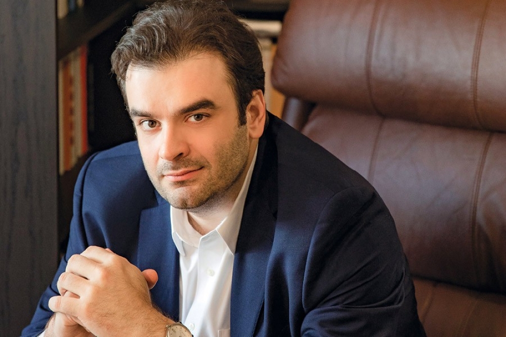 &Mu;&epsilon; &Beta;&epsilon;&rho;&omicron;ύ&tau;&eta;, &Tau;&zeta;&iota;&nu;&iota;έ&rho;&eta; &kappa;&alpha;&iota; &Alpha;&rho;&gamma;&epsilon;&iota;&tau;ά&kappa;&omicron; &sigma;&upsilon;&nu;&alpha;&nu;&tau;ή&theta;&eta;&kappa;&epsilon; &omicron; &Kappa;&upsilon;&rho;&iota;ά&kappa;&omicron;&sigmaf; &Pi;&iota;&epsilon;&rho;&rho;&alpha;&kappa;ά&kappa;&eta;&sigmaf;