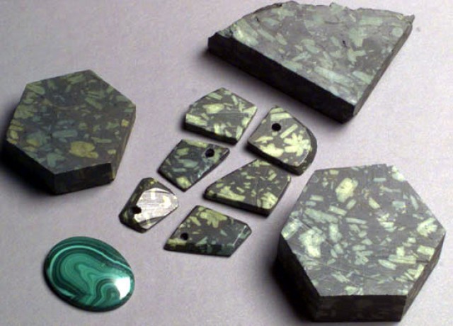 &Mu;&iota;&lambda;&omicron;ύ&nu; &gamma;&iota;&alpha; &tau;&omicron;&nu; &laquo;&Kappa;&rho;&omicron;&kappa;&epsilon;ά&tau;&eta; &Lambda;ί&theta;&omicron;&raquo; &sigma;&tau;&iota;&sigmaf; &Kappa;&rho;&omicron;&kappa;&epsilon;έ&sigmaf;