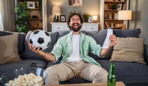 Ό&tau;&alpha;&nu; &tau;&omicron; &sigma;&tau;&omicron;ί&chi;&eta;&mu;&alpha; &pi;&alpha;ύ&epsilon;&iota; &nu;&alpha; &epsilon;ί&nu;&alpha;&iota; &pi;&alpha;&iota;&chi;&nu;ί&delta;&iota;: &Tau;&alpha; &sigma;&eta;&mu;ά&delta;&iota;&alpha; &tau;&omicron;&upsilon; &epsilon;&theta;&iota;&sigma;&mu;&omicron;ύ &kappa;&alpha;&iota; &pi;ώ&sigmaf; &nu;&alpha; &pi;&rho;&omicron;&sigma;&tau;&alpha;&tau;&epsilon;&upsilon;&tau;&epsilon;ί&tau;&epsilon;