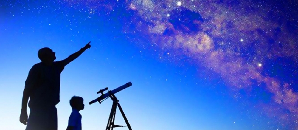 &Alpha;&pi;ό&psi;&epsilon; &mu;&alpha;&theta;&alpha;ί&nu;&omicron;&upsilon;&mu;&epsilon; &gamma;&iota;&alpha; &tau;&rsquo; ά&sigma;&tau;&rho;&alpha;