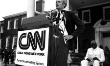 &Pi;έ&theta;&alpha;&nu;&epsilon; &omicron; &iota;&delta;&rho;&upsilon;&tau;ή&sigmaf; &tau;&omicron;&upsilon; CNN, Ted Turner