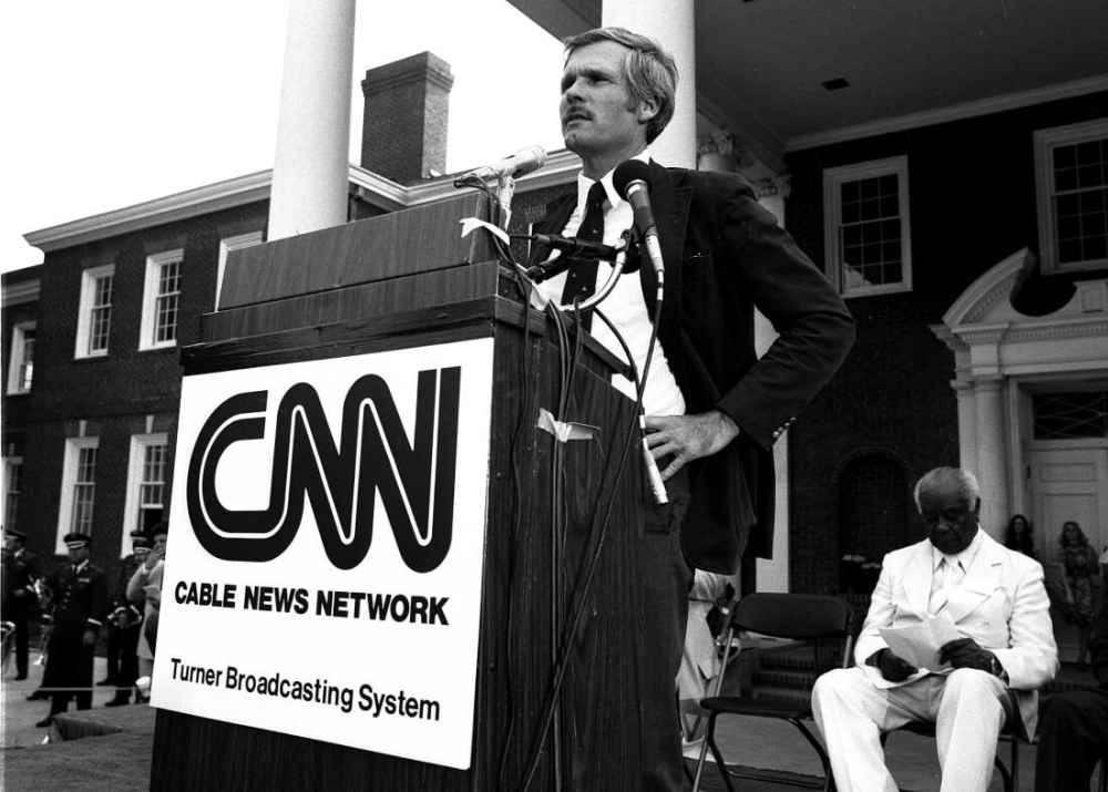 &Pi;έ&theta;&alpha;&nu;&epsilon; &omicron; &iota;&delta;&rho;&upsilon;&tau;ή&sigmaf; &tau;&omicron;&upsilon; CNN, Ted Turner