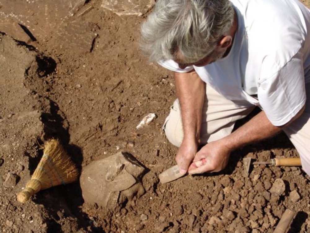 6 &theta;έ&sigma;&epsilon;&iota;&sigmaf; &epsilon;&rho;&gamma;&alpha;&sigma;ί&alpha;&sigmaf; &sigma;&tau;&eta;&nu; &Epsilon;&phi;&omicron;&rho;&epsilon;ί&alpha; &Alpha;&rho;&chi;&alpha;&iota;&omicron;&tau;ή&tau;&omega;&nu; &Lambda;&alpha;&kappa;&omega;&nu;ί&alpha;&sigmaf;