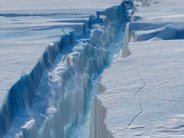 &Omicron; &sigma;&epsilon;&iota;&sigma;&mu;ό&sigmaf; &pi;&omicron;&upsilon; &rho;ά&gamma;&iota;&sigma;&epsilon; &tau;&omicron;&upsilon;&sigmaf; &pi;ά&gamma;&omicron;&upsilon;&sigmaf; &tau;&eta;&sigmaf; &Alpha;&nu;&tau;&alpha;&rho;&kappa;&tau;&iota;&kappa;ή&sigmaf;