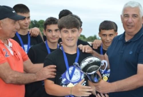 Πραγματοποιήθηκε η απονομή της… κούπας στους εφήβους του Πανγυθεατικού