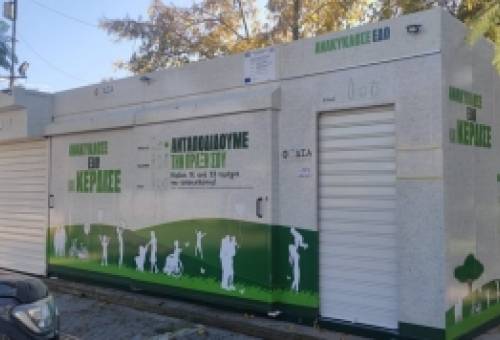 «Ποιος θα πληρώσει το μάρμαρο για τα “χρυσά” σπιτάκια ανακύκλωσης;»