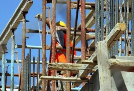 Γιαπί σε… ελεύθερη πτώση