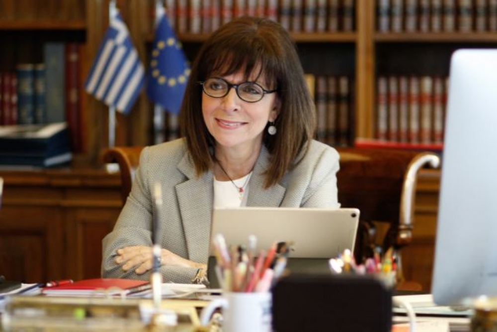 &Epsilon;&pi;ί&sigma;&eta;&mu;&omicron;: &Pi;&alpha;&rho;&omicron;ύ&sigma;&alpha; &eta; &Alpha;&iota;&kappa;. &Sigma;&alpha;&kappa;&epsilon;&lambda;&lambda;&alpha;&rho;&omicron;&pi;&omicron;ύ&lambda;&omicron;&upsilon; &sigma;&tau;&alpha; &laquo;&Pi;&alpha;&lambda;&alpha;&iota;&omicron;&lambda;ό&gamma;&epsilon;&iota;&alpha;&raquo; 2021