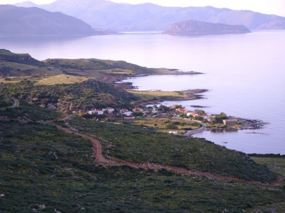 &Omicron; &Tau;&rho;ί&tau;&omicron;&sigmaf; &Alpha;&nu;&alpha;&pi;&tau;&upsilon;&xi;&iota;&alpha;&kappa;ό&sigmaf; Ά&xi;&omicron;&nu;&alpha;&sigmaf; &tau;&eta;&sigmaf; &Pi;&epsilon;&lambda;&omicron;&pi;&omicron;&nu;&nu;ή&sigma;&omicron;&upsilon;