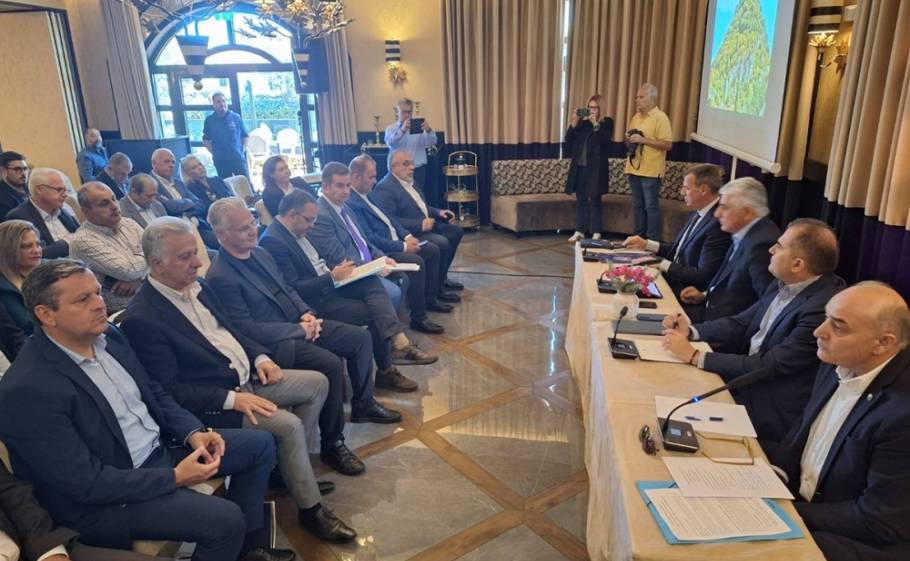 &Sigma;&tau;&rho;&iota;&mu;&omega;&gamma;&mu;έ&nu;&omicron;&iota; &omicron;&iota; &delta;ή&mu;&omicron;&iota; &tau;&eta;&sigmaf; &Pi;&epsilon;&lambda;&omicron;&pi;&omicron;&nu;&nu;ή&sigma;&omicron;&upsilon; &gamma;&upsilon;&rho;&epsilon;ύ&omicron;&upsilon;&nu; &kappa;&epsilon;&nu;&tau;&rho;&iota;&kappa;ό &laquo;&omicron;&xi;&upsilon;&gamma;ό&nu;&omicron;&raquo;