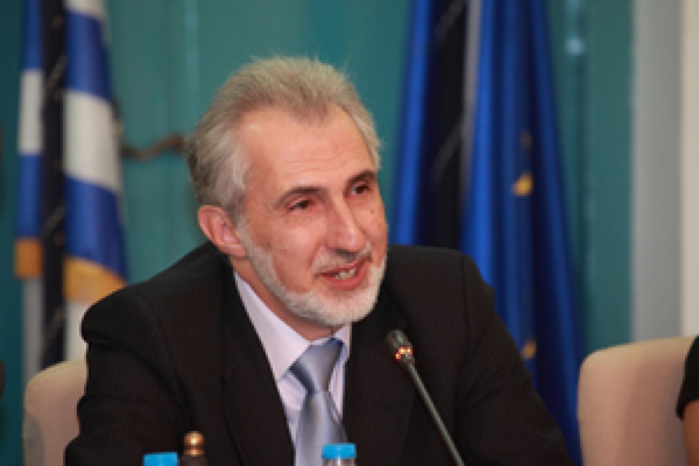 &Pi;&alpha;&rho;&omicron;&upsilon;&sigma;&iota;ά&zeta;&omicron;&nu;&tau;&alpha;&iota; &delta;ύ&omicron; &beta;&iota;&beta;&lambda;ί&alpha; &tau;&omicron;&upsilon; &Gamma;. &Alpha;&nu;&omega;&gamma;&epsilon;&iota;ά&tau;&eta; &sigma;&tau;&eta; &Sigma;&pi;ά&rho;&tau;&eta;