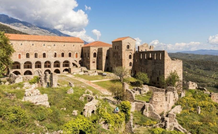 &Pi;&lambda;&eta;&sigma;&iota;ά&zeta;&epsilon;&iota; &eta; &mu;&epsilon;&gamma;ά&lambda;&eta; ώ&rho;&alpha; &tau;&omicron;&upsilon; &beta;&upsilon;&zeta;&alpha;&nu;&tau;&iota;&nu;&omicron;ύ &Mu;&upsilon;&sigma;&tau;&rho;ά