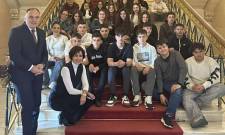 &Epsilon;&mu;&pi;&epsilon;&iota;&rho;ί&alpha; &Beta;&omicron;&upsilon;&lambda;ή&sigmaf; &gamma;&iota;&alpha; &tau;&omicron; &Gamma;&upsilon;&mu;&nu;ά&sigma;&iota;&omicron; &Sigma;&kappa;ά&lambda;&alpha;&sigmaf; &mu;&epsilon; &xi;&epsilon;&nu;&alpha;&gamma;ό &tau;&omicron;&nu; &Nu;. &Kappa;&rho;&eta;&tau;&iota;&kappa;ό