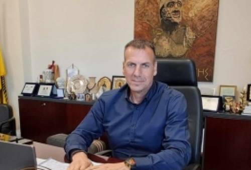 Δέχεται ευχές για τη γιορτή του ο Μιχάλης Βακαλόπουλος