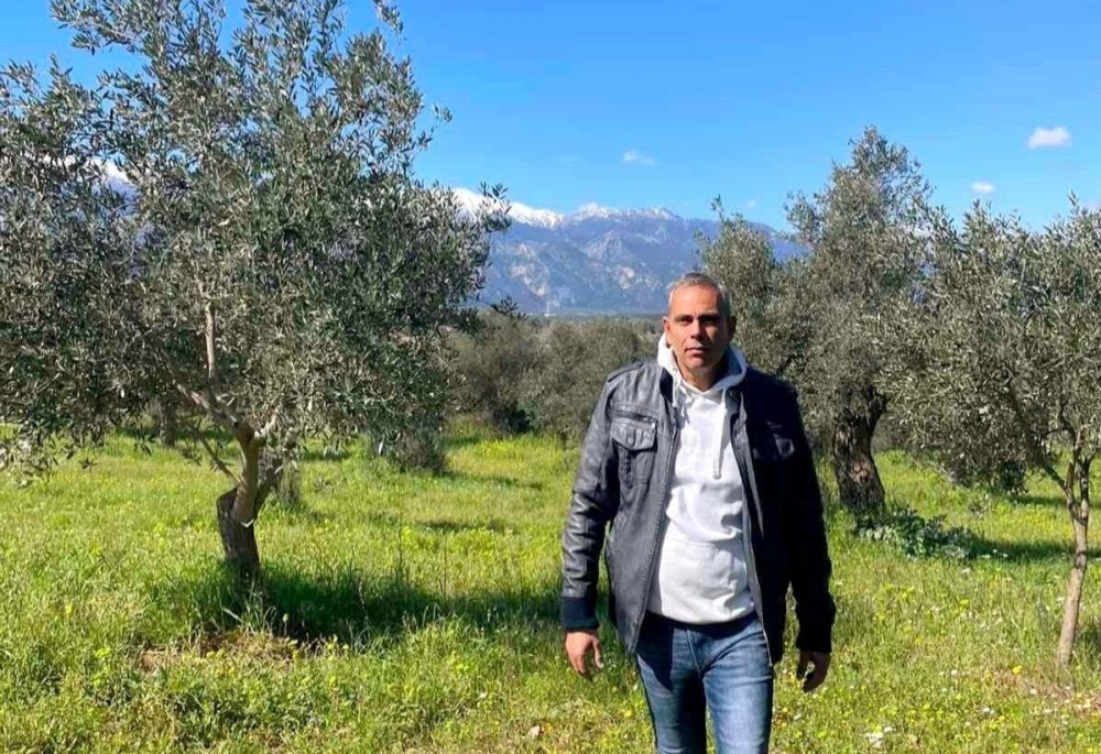 &Eta; &laquo;&Sigma;&chi;&omicron;&lambda;ή &Epsilon;&lambda;&alpha;&iota;&omicron;&kappa;&omicron;&mu;ί&alpha;&sigmaf;&raquo; &alpha;&pi;&lambda;ώ&nu;&epsilon;&iota; &tau;&iota;&sigmaf; &laquo;&rho;ί&zeta;&epsilon;&sigmaf;&raquo; &tau;&eta;&sigmaf; &sigma;&tau;&eta; &Sigma;&pi;ά&rho;&tau;&eta;