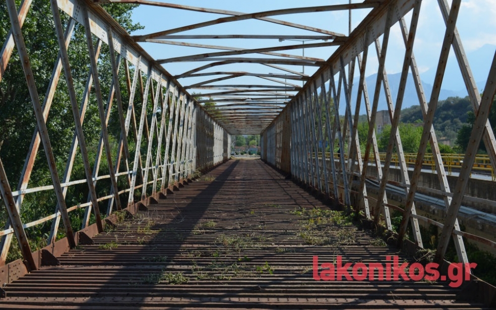 Δημοπρατείται το έργο βαφής της γέφυρας του Ευρώτα στη Σπάρτη