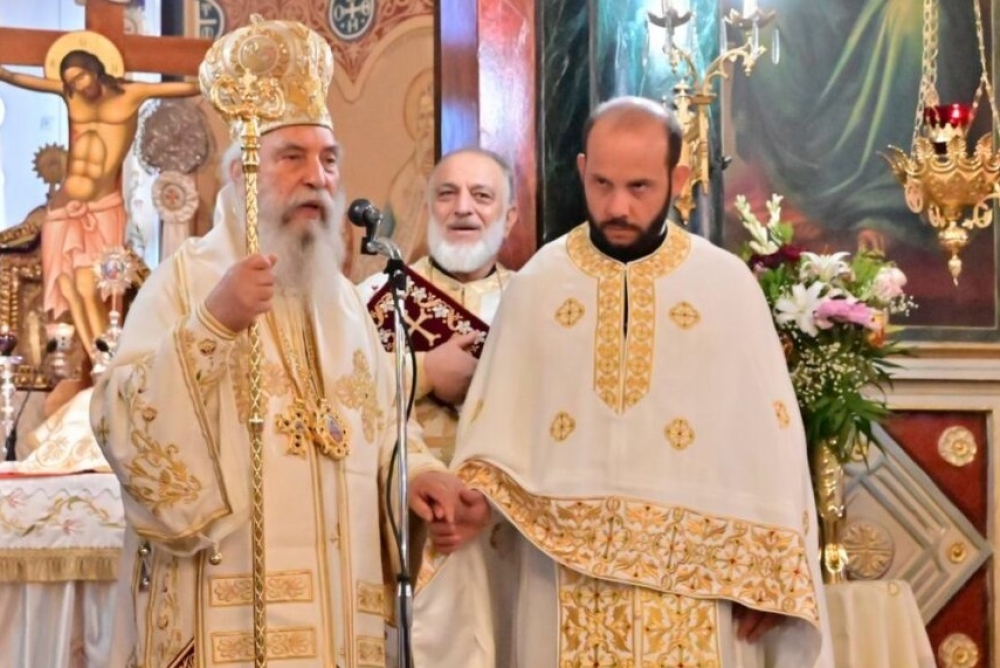 &Epsilon;&iota;&sigmaf; &pi;&rho;&epsilon;&sigma;&beta;ύ&tau;&epsilon;&rho;&omicron;&nu; &chi;&epsilon;&iota;&rho;&omicron;&tau;&omicron;&nu;ί&alpha; &pi;. &Iota;&omega;ά&nu;&nu;&eta; &Kappa;&alpha;&nu;&alpha;&kappa;ά&kappa;&omicron;&upsilon; &sigma;&tau;&omicron;&nu; &Mu;&eta;&tau;&rho;&omicron;&pi;&omicron;&lambda;&iota;&tau;&iota;&kappa;ό &Nu;&alpha;ό &Sigma;&pi;ά&rho;&tau;&eta;&sigmaf;