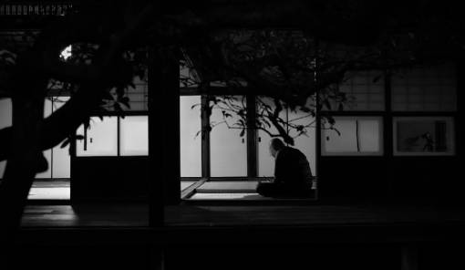 &Tau;&omicron; &Phi;&epsilon;&sigma;&tau;&iota;&beta;ά&lambda; &Tau;&alpha;&iota;&nu;&iota;ώ&nu; &Mu;&iota;&kappa;&rho;&omicron;ύ &Mu;ή&kappa;&omicron;&upsilon;&sigmaf; &Delta;&rho;ά&mu;&alpha;&sigmaf; &laquo;&tau;&alpha;&xi;&iota;&delta;&epsilon;ύ&epsilon;&iota;&raquo; &sigma;&tau;&omicron; &Gamma;ύ&theta;&epsilon;&iota;&omicron;