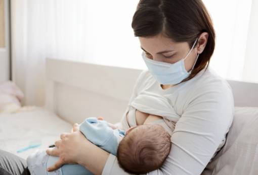 Κορωνοϊός: Μεταδίδεται η Covid-19 μέσω του θηλασμού; Τι δείχνουν νέες έρευνες