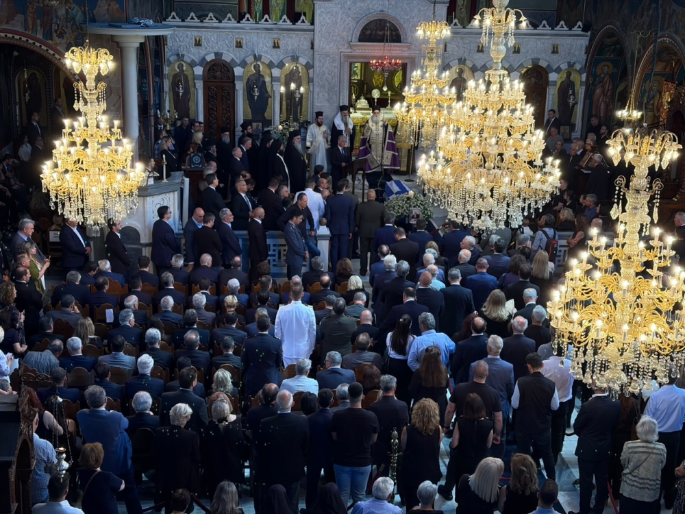 &Sigma;&upsilon;&gamma;&kappa;ί&nu;&eta;&sigma;&eta; &sigma;&tau;&omicron; &tau;&epsilon;&lambda;&epsilon;&upsilon;&tau;&alpha;ί&omicron; &alpha;&nu;&tau;ί&omicron; &sigma;&tau;&omicron;&nu; &Nu;ί&kappa;&omicron; &Tau;&alpha;&gamma;&alpha;&rho;ά
