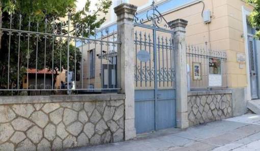 &Alpha;&pi;ό &tau;&omicron; &beta;&iota;&nu;ύ&lambda;&iota;&omicron; &sigma;&tau;&omicron; &Alpha;&rho;&chi;&alpha;ί&omicron; &Theta;έ&alpha;&tau;&rho;&omicron;: &Pi;&omicron;&lambda;&iota;&tau;&iota;&sigma;&tau;&iota;&kappa;ό&sigmaf; &Sigma;&epsilon;&pi;&tau;έ&mu;&beta;&rho;&iota;&omicron;&sigmaf; &sigma;&tau;&eta;&nu; &Pi;&nu;&epsilon;&upsilon;&mu;&alpha;&tau;&iota;&kappa;ή &Epsilon;&sigma;&tau;ί&alpha; &Sigma;&pi;ά&rho;&tau;&eta;&sigmaf;