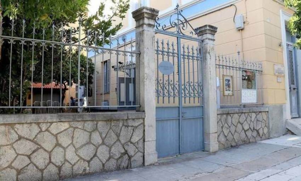&Alpha;&pi;ό &tau;&omicron; &beta;&iota;&nu;ύ&lambda;&iota;&omicron; &sigma;&tau;&omicron; &Alpha;&rho;&chi;&alpha;ί&omicron; &Theta;έ&alpha;&tau;&rho;&omicron;: &Pi;&omicron;&lambda;&iota;&tau;&iota;&sigma;&tau;&iota;&kappa;ό&sigmaf; &Sigma;&epsilon;&pi;&tau;έ&mu;&beta;&rho;&iota;&omicron;&sigmaf; &sigma;&tau;&eta;&nu; &Pi;&nu;&epsilon;&upsilon;&mu;&alpha;&tau;&iota;&kappa;ή &Epsilon;&sigma;&tau;ί&alpha; &Sigma;&pi;ά&rho;&tau;&eta;&sigmaf;