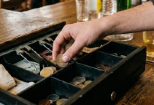 14χρονος «σήκωσε» το ταμείο καφενείου στη Σπάρτη