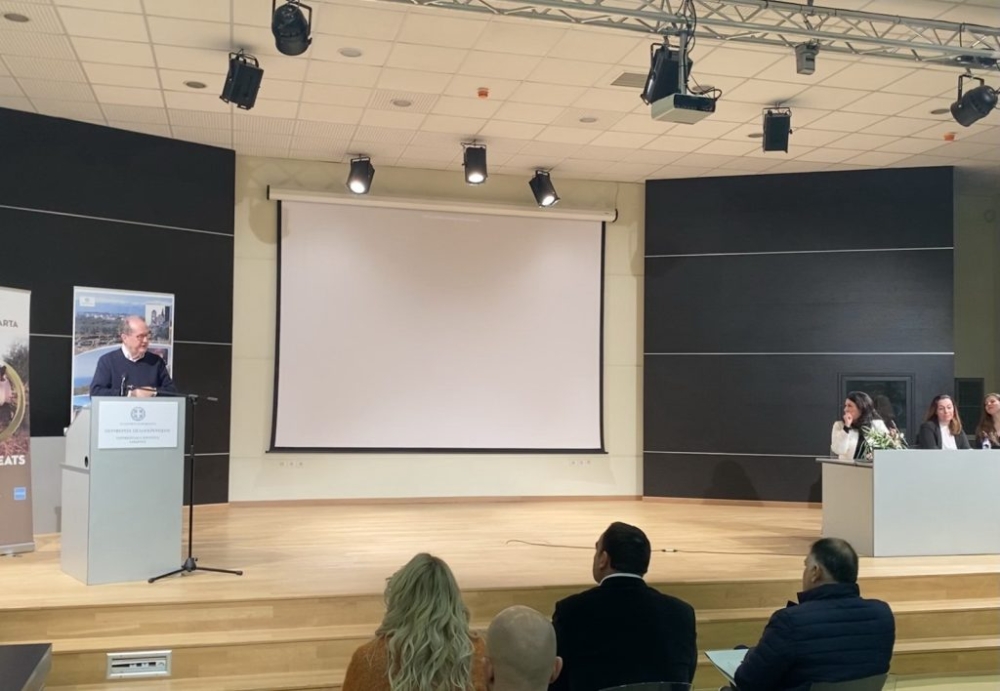 &Omicron;&iota; &alpha;&pi;ό&psi;&epsilon;&iota;&sigmaf; &tau;&omega;&nu; &epsilon;&pi;&iota;&sigma;&kappa;&epsilon;&pi;&tau;ώ&nu; &tau;&eta;&sigmaf; &Lambda;&alpha;&kappa;&omega;&nu;ί&alpha;&sigmaf; &sigma;&epsilon; &epsilon;&nu;&eta;&mu;&epsilon;&rho;&omega;&tau;&iota;&kappa;ή &sigma;&upsilon;&nu;ά&nu;&tau;&eta;&sigma;&eta; &alpha;&pi;ό &tau;&eta;&nu; &Pi;&Epsilon; &Lambda;&alpha;&kappa;&omega;&nu;ί&alpha;&sigmaf;