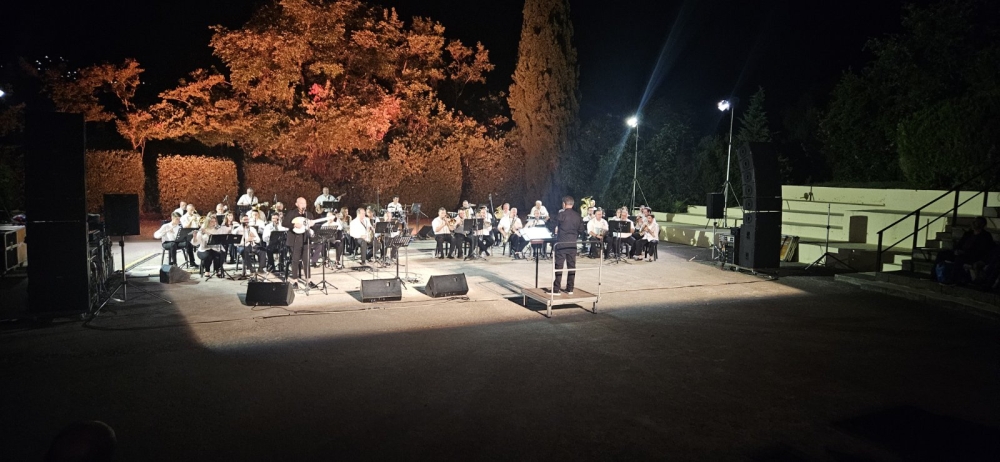 &Epsilon;&lambda;&lambda;&eta;&nu;&iota;&kappa;ό&sigmaf; &kappa;&iota;&nu;&eta;&mu;&alpha;&tau;&omicron;&gamma;&rho;ά&phi;&omicron;&sigmaf; &kappa;&alpha;&iota; &Sigma;&alpha;&beta;&beta;ό&pi;&omicron;&upsilon;&lambda;&omicron;&sigmaf; &sigma;&epsilon; &mu;&alpha;&gamma;&iota;&kappa;ή &sigma;&upsilon;&nu;ά&nu;&tau;&eta;&sigma;&eta; &sigma;&tau;&eta; &sigma;&kappa;&eta;&nu;ή &tau;&omicron;&upsilon; &Sigma;&alpha;ϊ&nu;&omicron;&pi;&omicron;&upsilon;&lambda;&epsilon;ί&omicron;&upsilon;